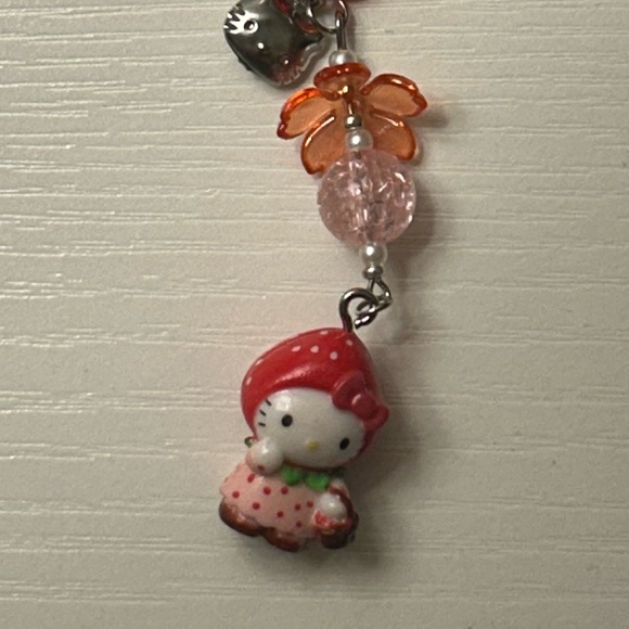 ☆Hello Kitty Charm☆ - Picture 2 of 2